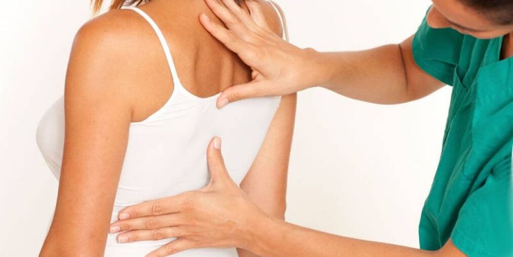 badanie przez lekarza na osteochondrozę klatki piersiowej