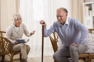 Osoby starsze są narażone na choroby stawów